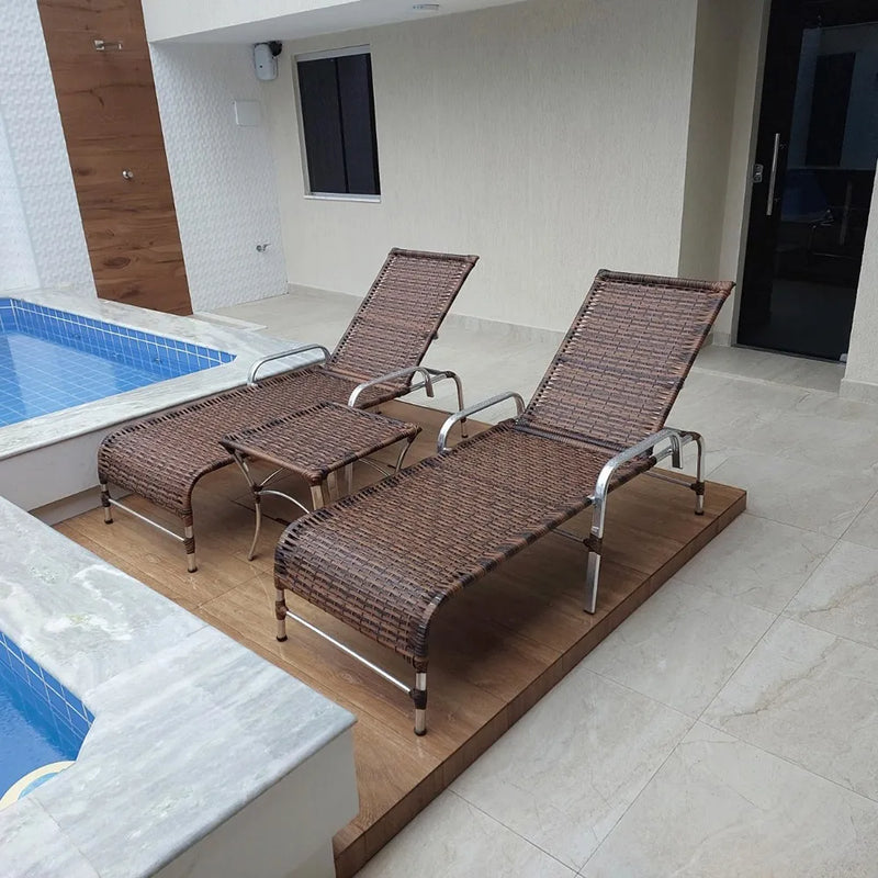 Kit 2 Espreguiadeiras Catar Com Regulagem + Mesa Piscina