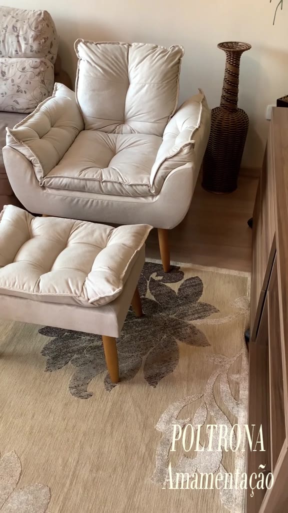Poltrona Para Amamentação - Poltrona Decorativa -  Poltrona com Puff - Poltrona Para Sala De Estar