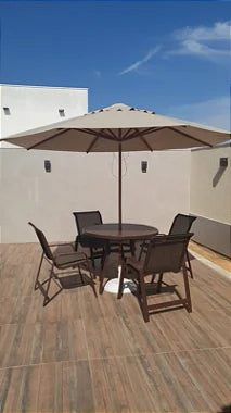 Kit com Mesa 90cm Ripada Lótus 4 Cadeiras e Ombrelone